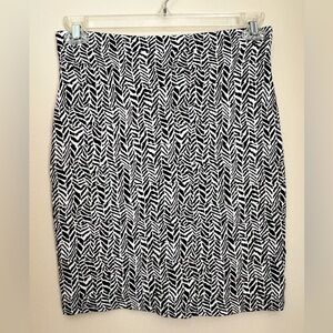 Express Black and White patterned skirt Size 4